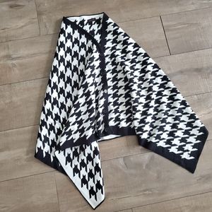 Top it Off Women's Knit Scarf Shawl Poncho Wrap B&W Hounds tooth